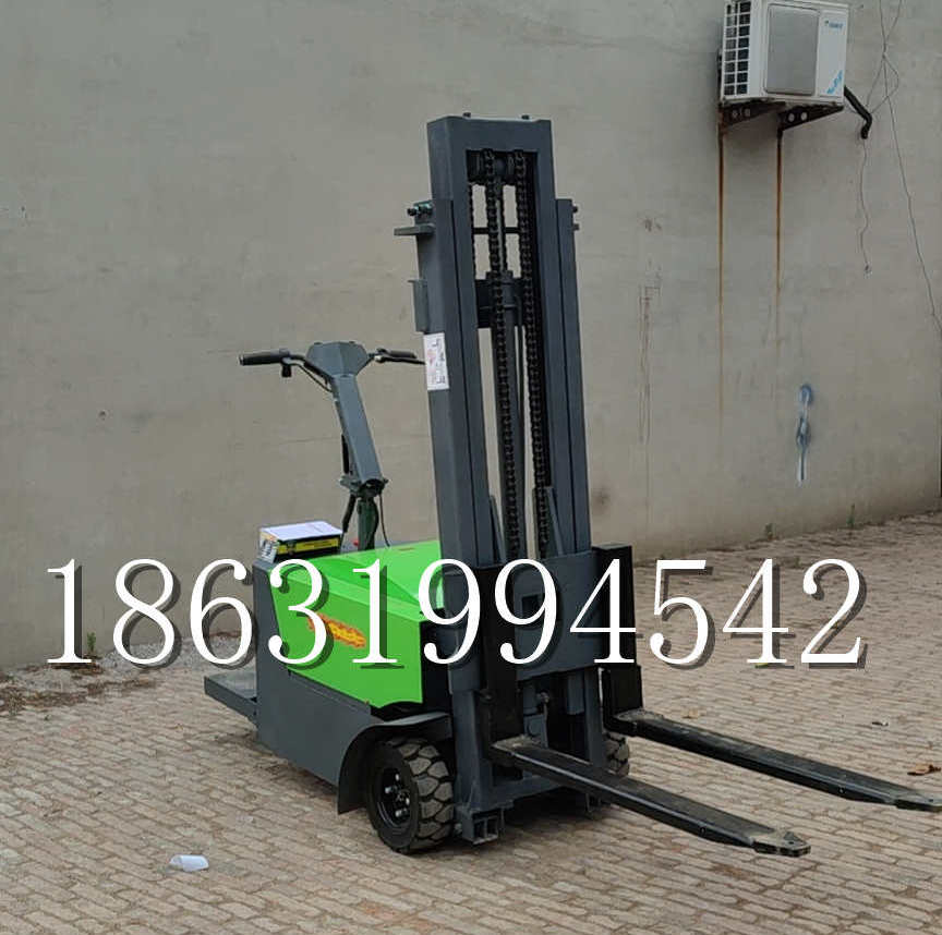 鹤壁市优程全电动叉车插腿式堆高车液压装卸车1.5吨升高小型站驾式铲车